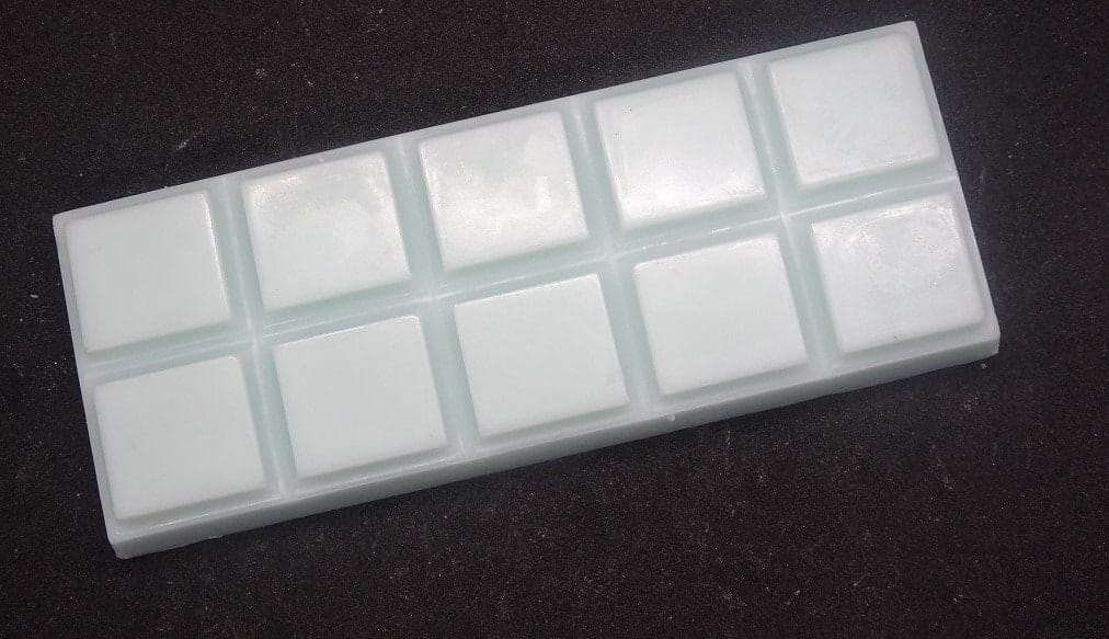 Tiger Lily rain Wax Melts. - Image 3