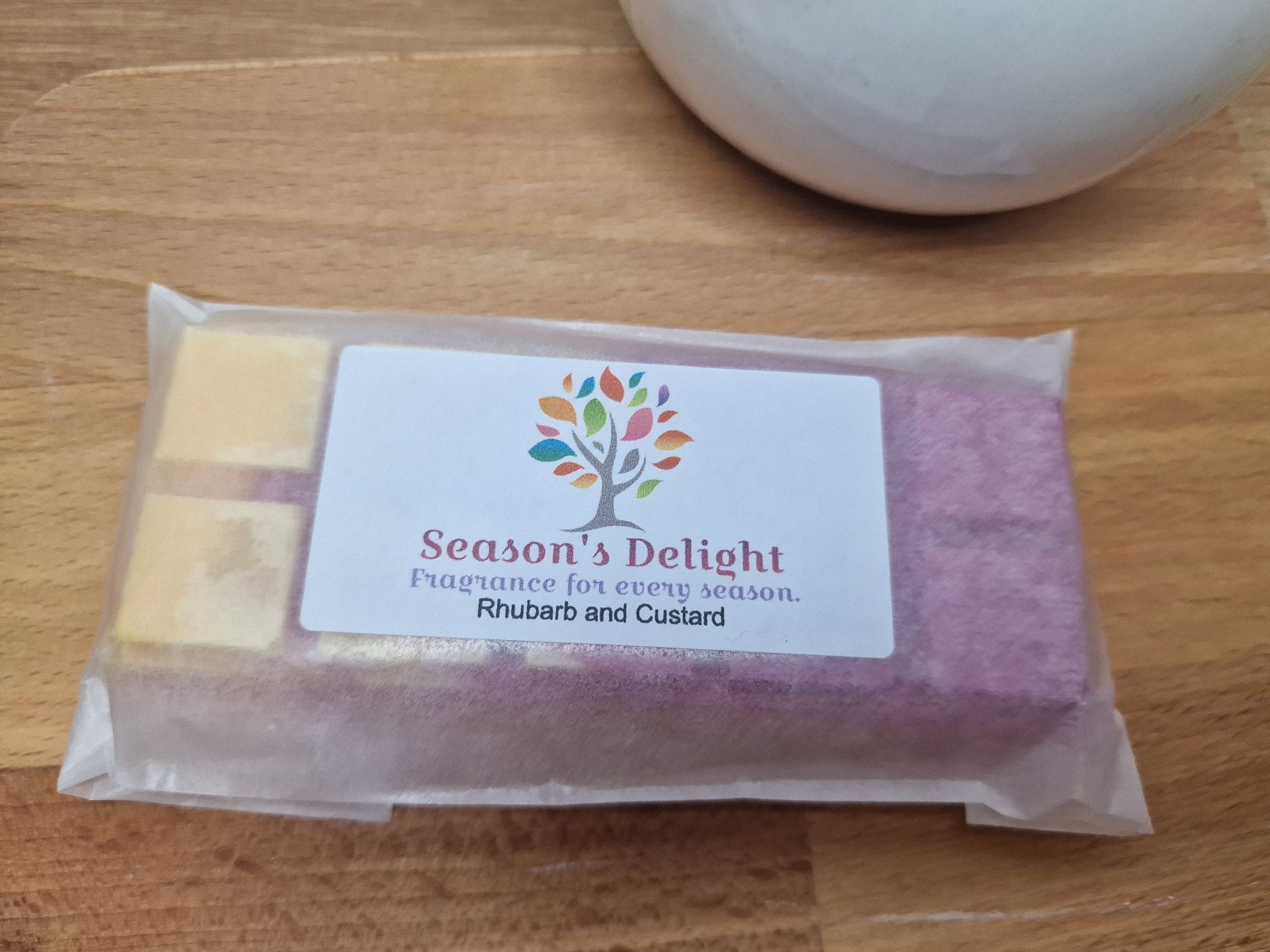 Rhubarb And Custard Wax Melt Bars. - Image 2