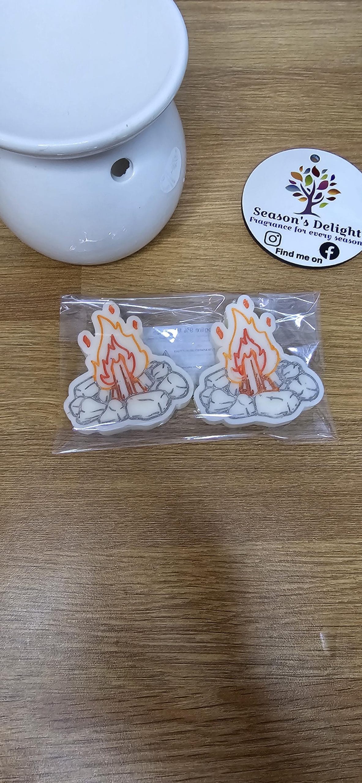 Crackling Logfire Wax Melts. - Image 10