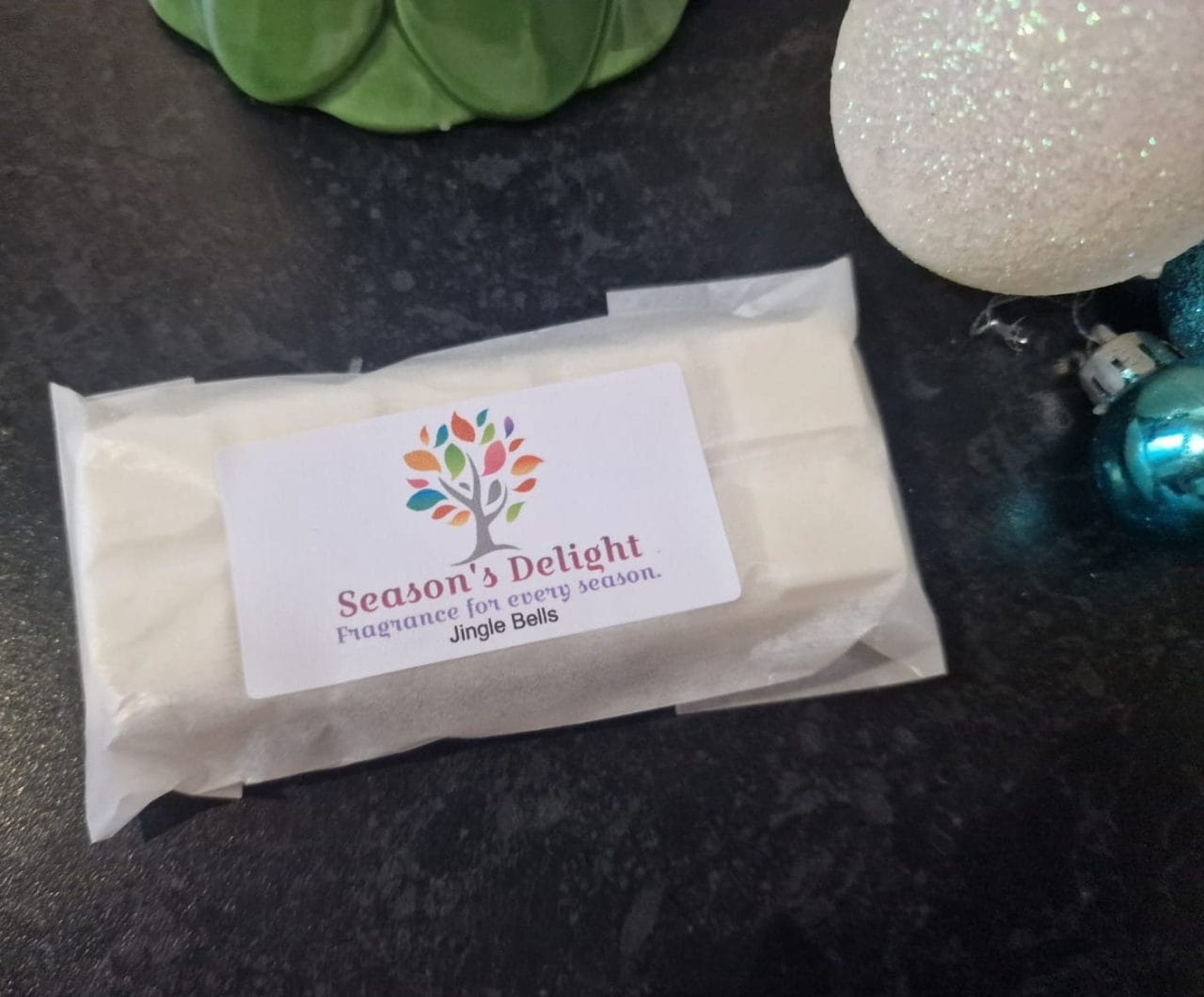 Jingle bells fragranced scented wax melt snap bars made from soy wax. Vegan friendly and idea small gifts for Xmas or any occasion. - Image 4