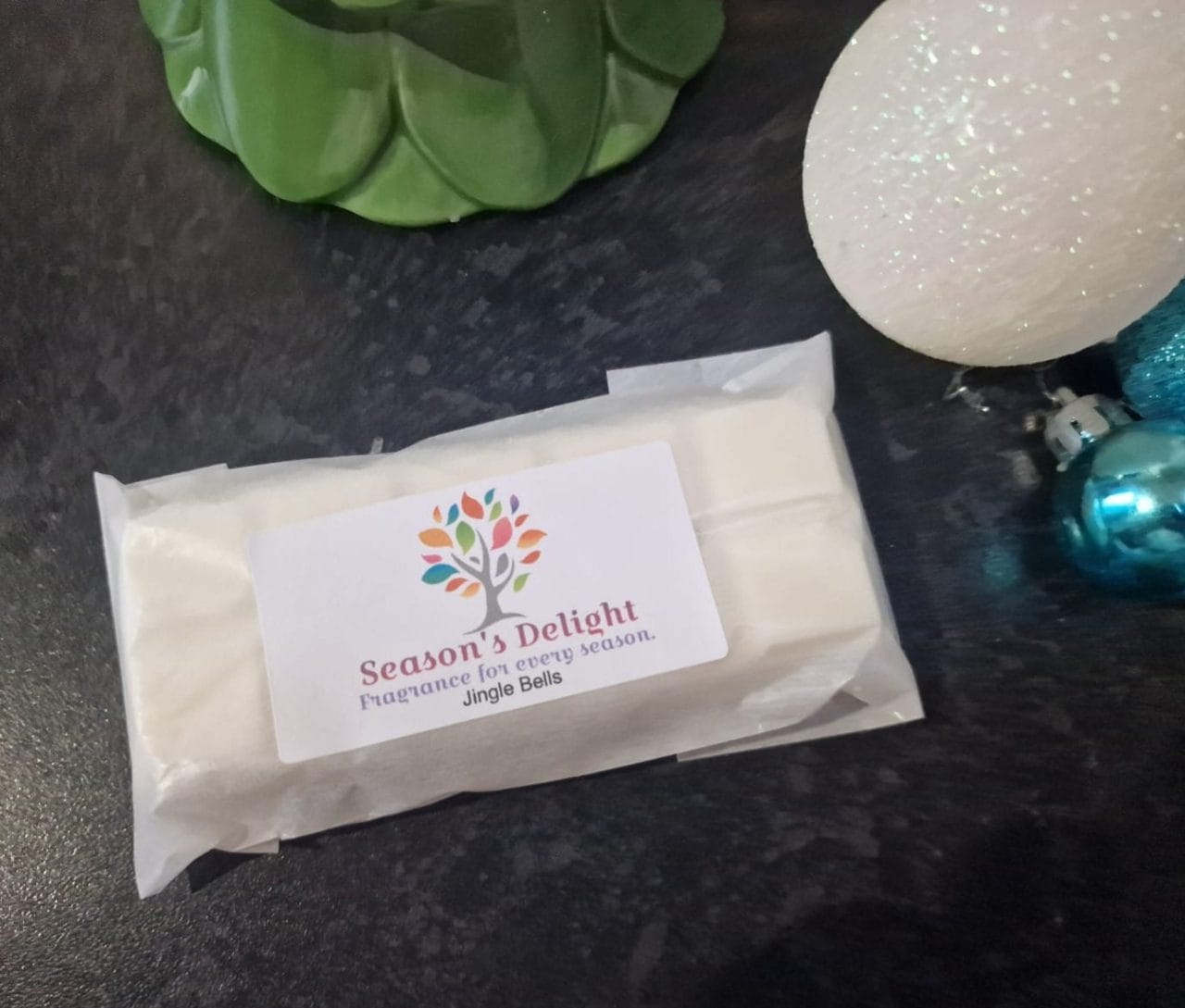 Jingle bells fragranced scented wax melt snap bars made from soy wax. Vegan friendly and idea small gifts for Xmas or any occasion. - Image 5