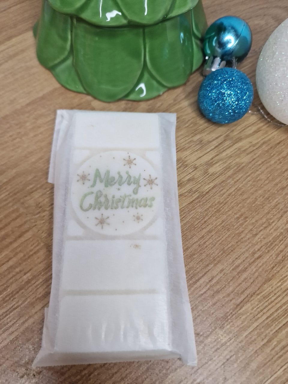 Jingle bells fragranced scented wax melt snap bars made from soy wax. Vegan friendly and idea small gifts for Xmas or any occasion. - Image 3
