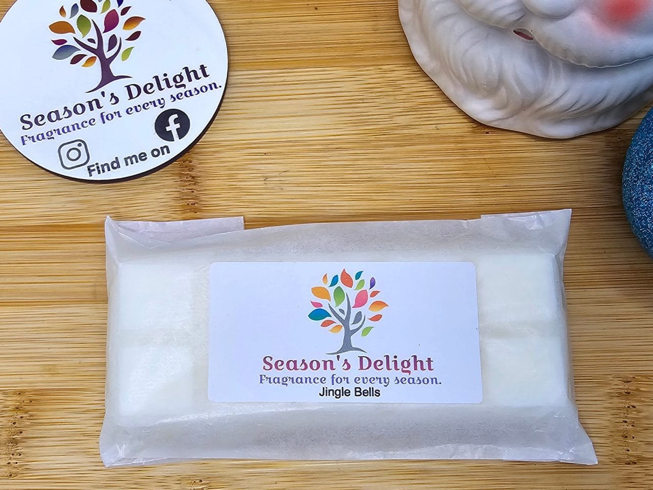 Jingle bells fragranced scented wax melt snap bars made from soy wax. Vegan friendly and idea small gifts for Xmas or any occasion.