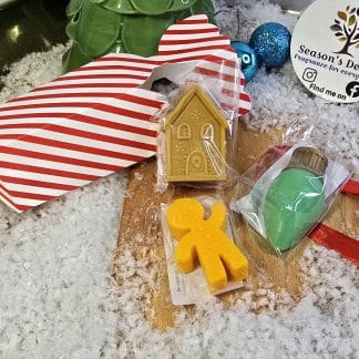 Christmas cracker trio of wax melt gingerbread house, bulb and gingerbread person cracker container. Highly scented long lasting soy wax.